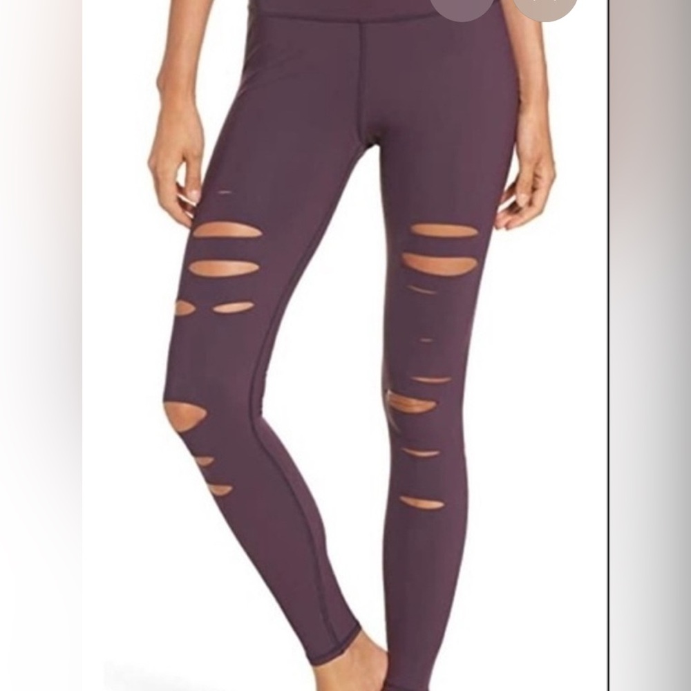 Alo Ripped Warrior plum leggings